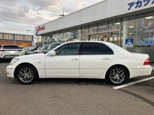 セルシオ Ｃ仕様　インテリアセレクション　セルシオ　エアサス　シートメモリー　クルコン　オートマチックハイビーム　フロントフォグランプ　ナビ　パワーシート　バックカメラ　サンルーフ　ＥＴＣ　電動格納ミラー　ＲＥＧＮＯタイヤ　１２ヶ月点検付（16枚目）