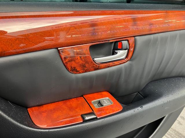 セルシオ Ｃ仕様　インテリアセレクション　セルシオ　エアサス　シートメモリー　クルコン　オートマチックハイビーム　フロントフォグランプ　ナビ　パワーシート　バックカメラ　サンルーフ　ＥＴＣ　電動格納ミラー　ＲＥＧＮＯタイヤ　１２ヶ月点検付（22枚目）