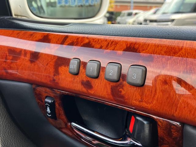 セルシオ Ｃ仕様　インテリアセレクション　セルシオ　エアサス　シートメモリー　クルコン　オートマチックハイビーム　フロントフォグランプ　ナビ　パワーシート　バックカメラ　サンルーフ　ＥＴＣ　電動格納ミラー　ＲＥＧＮＯタイヤ　１２ヶ月点検付（33枚目）