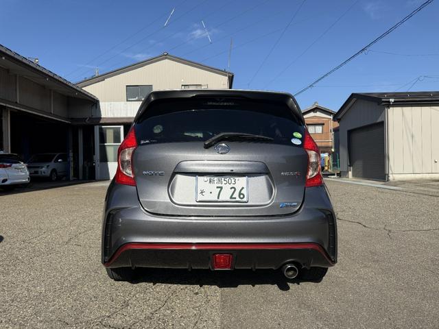 ノート ニスモ IMPUL製アルミホイール オートライト バックフォグランプ 純正オーテック製スポーツマフラー KENWOOD製Bluetooth機能付きフルセグナビ ETC(3枚目)