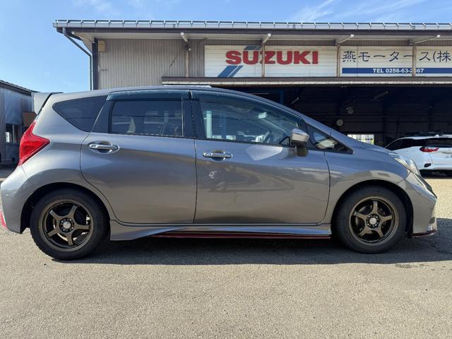 ノート ニスモ IMPUL製アルミホイール オートライト バックフォグランプ 純正オーテック製スポーツマフラー KENWOOD製Bluetooth機能付きフルセグナビ ETC(5枚目)