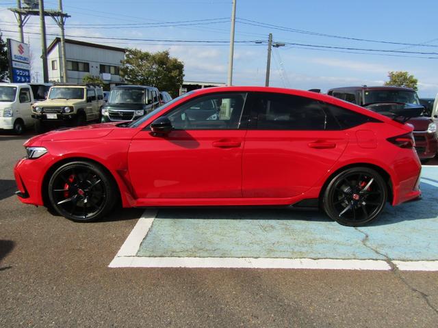 シビック タイプＲ　６速マニュアル　ワンオーナー　禁煙車　ナビＴＶ　バックカメラ　ＥＴＣ２．０　アダプティブクルーズコントロール　レーンアシスト　クリアランスソナー　ＬＥＤ　オートライト　オートマチックハイビーム（6枚目）