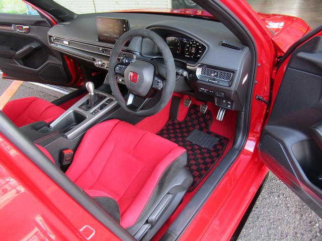 シビック タイプＲ　６速マニュアル　ワンオーナー　禁煙車　ナビＴＶ　バックカメラ　ＥＴＣ２．０　アダプティブクルーズコントロール　レーンアシスト　クリアランスソナー　ＬＥＤ　オートライト　オートマチックハイビーム（19枚目）