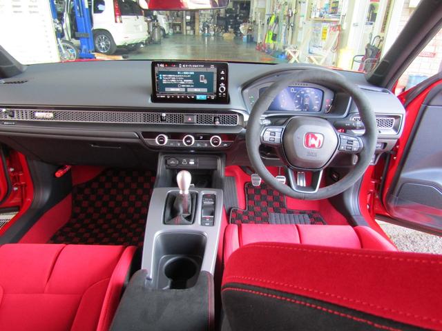 シビック タイプＲ　６速マニュアル　ワンオーナー　禁煙車　ナビＴＶ　バックカメラ　ＥＴＣ２．０　アダプティブクルーズコントロール　レーンアシスト　クリアランスソナー　ＬＥＤ　オートライト　オートマチックハイビーム（23枚目）