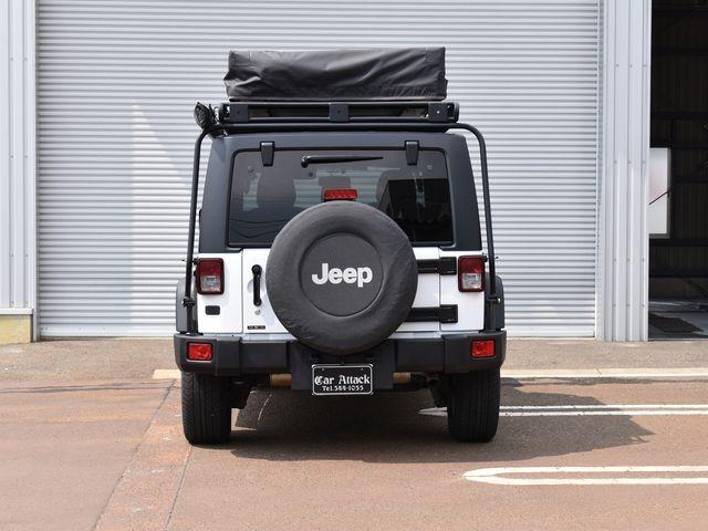 ジープ・ラングラーアンリミテッド スポーツ　４ＷＤ　スミティビルト製ルーフテント　オーニング　バハラックルーフキャリア　ナビＴＶ　バックカメラ　後期モデル　クルーズコントロール　背面タイヤカバー　サイドカメラ　キーレス　ＥＴＣ　ワンオーナー車（7枚目）