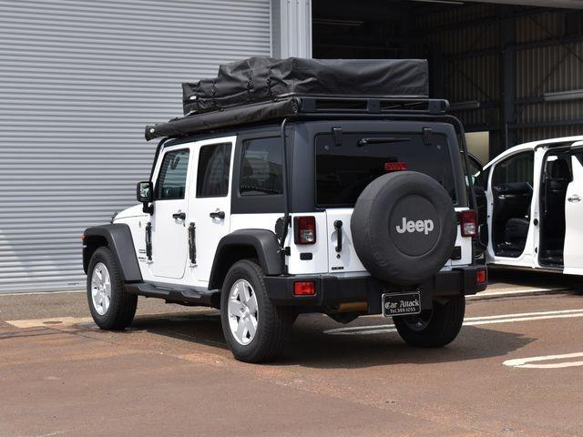 ジープ・ラングラーアンリミテッド スポーツ　４ＷＤ　スミティビルト製ルーフテント　オーニング　バハラックルーフキャリア　ナビＴＶ　バックカメラ　後期モデル　クルーズコントロール　背面タイヤカバー　サイドカメラ　キーレス　ＥＴＣ　ワンオーナー車（8枚目）