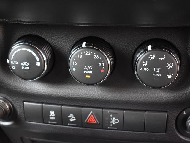 ジープ・ラングラーアンリミテッド スポーツ　４ＷＤ　スミティビルト製ルーフテント　オーニング　バハラックルーフキャリア　ナビＴＶ　バックカメラ　後期モデル　クルーズコントロール　背面タイヤカバー　サイドカメラ　キーレス　ＥＴＣ　ワンオーナー車（37枚目）