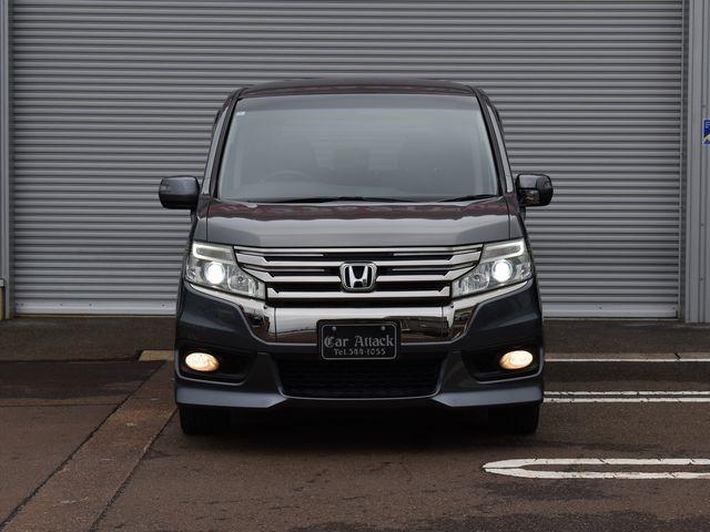 ステップワゴンスパーダ Ｚ　クールスピリット　４ＷＤ　純正９インチメモリーナビ　フルセグＴＶ　バックカメラ　両側パワースライドドア　クルーズコントロール　ハーフレザーシート　スマートキー　ＨＩＤライト　ＥＴＣ　純正アルミホイール　オートエアコン（8枚目）