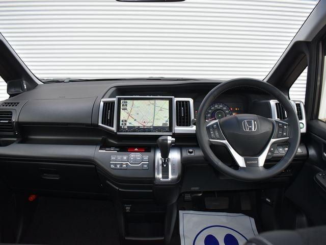 ステップワゴンスパーダ Ｚ　クールスピリット　４ＷＤ　純正９インチメモリーナビ　フルセグＴＶ　バックカメラ　両側パワースライドドア　クルーズコントロール　ハーフレザーシート　スマートキー　ＨＩＤライト　ＥＴＣ　純正アルミホイール　オートエアコン（13枚目）
