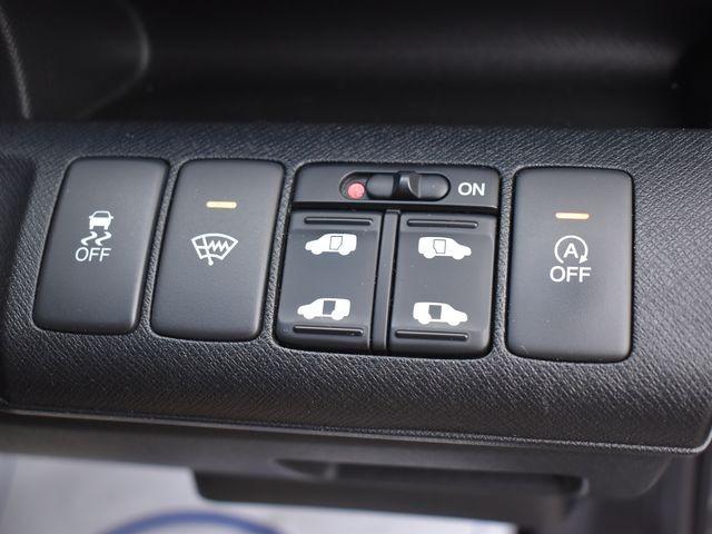 ステップワゴンスパーダ Ｚ　クールスピリット　４ＷＤ　純正９インチメモリーナビ　フルセグＴＶ　バックカメラ　両側パワースライドドア　クルーズコントロール　ハーフレザーシート　スマートキー　ＨＩＤライト　ＥＴＣ　純正アルミホイール　オートエアコン（18枚目）