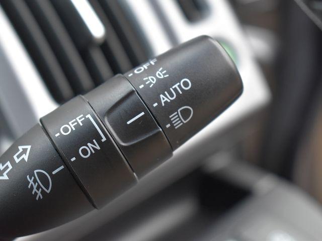 ステップワゴンスパーダ Ｚ　クールスピリット　４ＷＤ　純正９インチメモリーナビ　フルセグＴＶ　バックカメラ　両側パワースライドドア　クルーズコントロール　ハーフレザーシート　スマートキー　ＨＩＤライト　ＥＴＣ　純正アルミホイール　オートエアコン（20枚目）