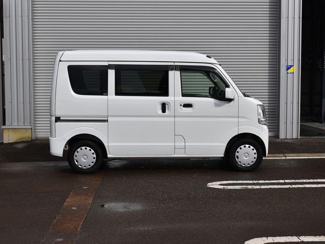 ＮＶ１００クリッパーバン ＧＸターボ　４ＷＤ　純正メモリーナビ　フルセグＴＶ　Ｂｌｕｅｔｏｏｔｈ　４速オートマチック　エマージェンシーブレーキ　ＥＴＣ　リヤヒーター　パワーウィンドウ　エアコン　パワステ　電動格納ドアミラー（9枚目）