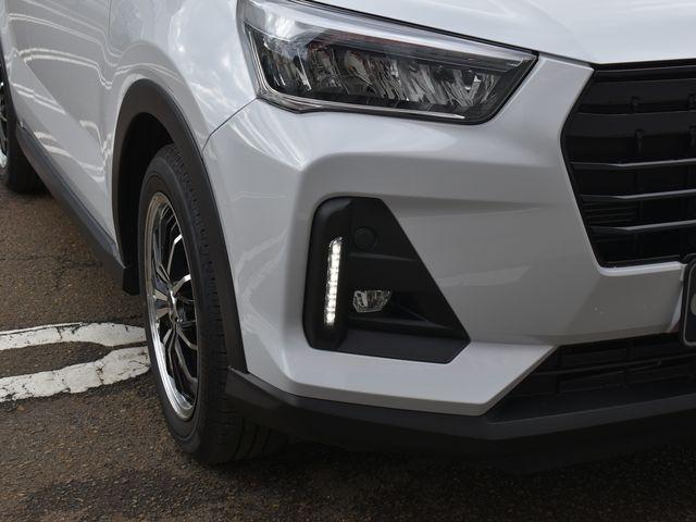 ロッキー プレミアムG 4WD ターボ 純正9インチナビTV パノラマM 2トーンカラー スマアシ ナビ連動ドラレコ レーダークルコン ハーフレザーシート LEDライト シーケンシャルターンランプ 社外アルミ ETC(8枚目)