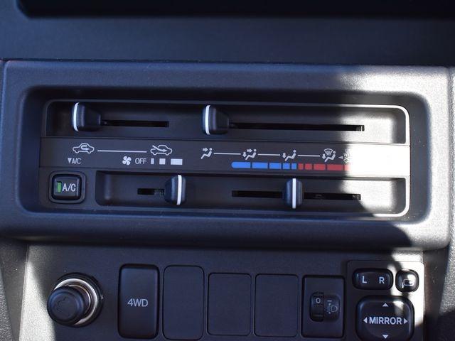 ハイゼットトラック エクストラ　４ＷＤ　オートマチック　メモリーナビ　フルセグＴＶ　Ｂｌｕｅｔｏｏｔｈ　キーレス　ＬＥＤライト　フォグランプ　ＥＴＣ　荷台ゴムマット　社外アルミ　メッキドアミラー　ワンオーナー車　マット　バイザー（17枚目）