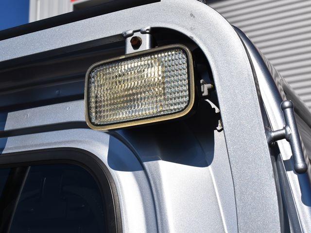 ハイゼットトラック エクストラ　４ＷＤ　オートマチック　メモリーナビ　フルセグＴＶ　Ｂｌｕｅｔｏｏｔｈ　キーレス　ＬＥＤライト　フォグランプ　ＥＴＣ　荷台ゴムマット　社外アルミ　メッキドアミラー　ワンオーナー車　マット　バイザー（21枚目）