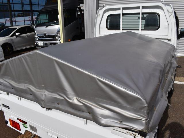 キャリイトラック ＫＣエアコン・パワステ　４ＷＤ　５速マニュアル　左右開閉ホロ　エアコン　パワステ　純正ラジオ　Ｗエアバック　アルミホイール　荷台ゴムマット　荷台プロテクター　車内マット　ドアバイザー（4枚目）