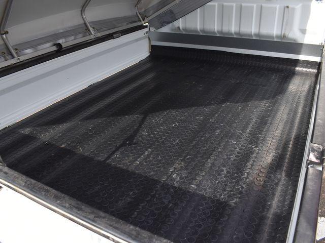 キャリイトラック ＫＣエアコン・パワステ　４ＷＤ　５速マニュアル　左右開閉ホロ　エアコン　パワステ　純正ラジオ　Ｗエアバック　アルミホイール　荷台ゴムマット　荷台プロテクター　車内マット　ドアバイザー（7枚目）
