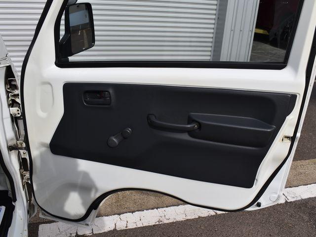 キャリイトラック ＫＣエアコン・パワステ　４ＷＤ　５速マニュアル　左右開閉ホロ　エアコン　パワステ　純正ラジオ　Ｗエアバック　アルミホイール　荷台ゴムマット　荷台プロテクター　車内マット　ドアバイザー（25枚目）
