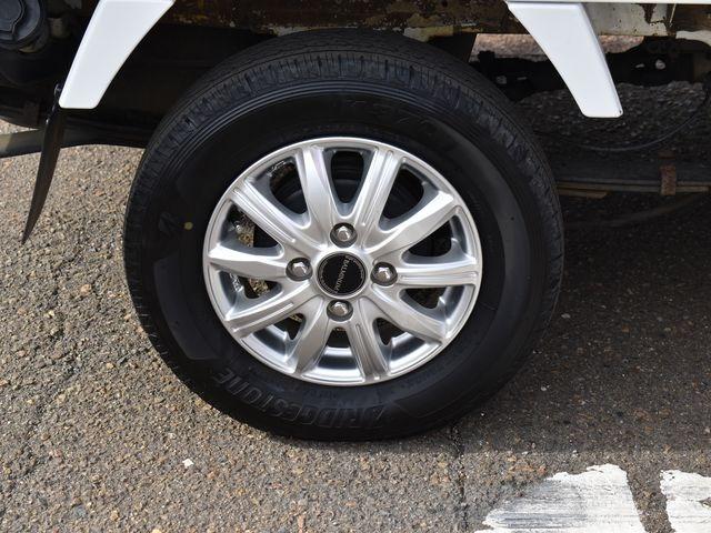 キャリイトラック ＫＣエアコン・パワステ　４ＷＤ　５速マニュアル　左右開閉ホロ　エアコン　パワステ　純正ラジオ　Ｗエアバック　アルミホイール　荷台ゴムマット　荷台プロテクター　車内マット　ドアバイザー（30枚目）