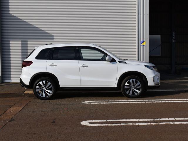 エスクード ベースグレード　４ＷＤ　純正８インチナビＴＶ　バックカメラ　前後ドラレコ　ＡＬＬＧＲＩＰ　スズキセーフティサポート　ＬＥＤライト　クルーズコントロール　ハーフレザーシート　プッシュスタート　ＥＴＣ　ワンオーナー車（10枚目）