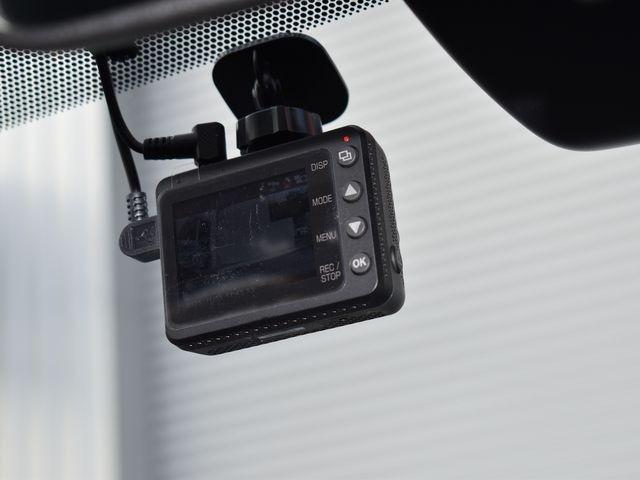 カローラツーリング ハイブリッド　ダブルバイビー　４ＷＤ　８インチディスプレイオーディオ　ＴＶ　Ｂカメラ　ドラレコ　セーフティセンス　レーダークルーズコントロール　ルーフレール　ＬＥＤライト　フォグランプ　ハーフレザーシート　ＥＴＣ　未使用品タイヤ（6枚目）