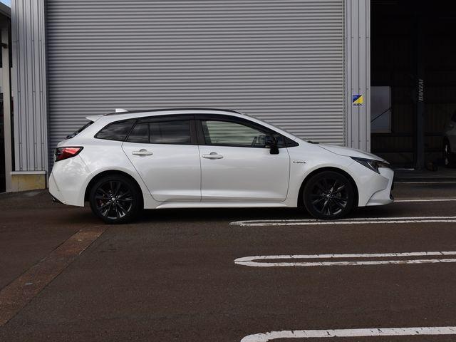 カローラツーリング ハイブリッド　ダブルバイビー　４ＷＤ　８インチディスプレイオーディオ　ＴＶ　Ｂカメラ　ドラレコ　セーフティセンス　レーダークルーズコントロール　ルーフレール　ＬＥＤライト　フォグランプ　ハーフレザーシート　ＥＴＣ　未使用品タイヤ（9枚目）