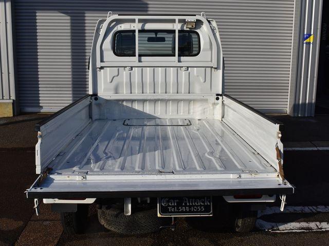 キャリイトラック FC農繁仕様 4WD 5速マニュアル ショートホイールベース ワンオーナー車 エアコン パワステ デフロック 荷台プロテクター ゲートチェーン 作業灯 ラジオ(24枚目)