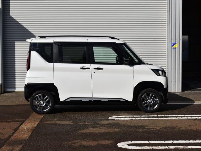 デリカミニ Ｔ　プレミアム　４ＷＤターボ　９インチナビＴＶ　マルチアラウンドモニター　ドラレコ　三菱ｅアシスト　両側パワスラ　キックセンサー電動スライド　ルーフレール　ハーフレザーシート　ＬＥＤライト　ＥＴＣ　ワンオーナー（12枚目）