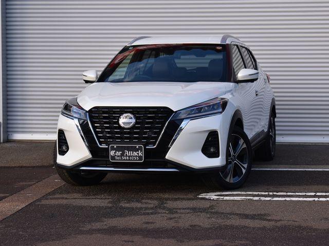 キックス Ｘ　ＦＯＵＲ　ツートーンインテリアエディション　ブラウン内装　４ＷＤ　純正９インチナビＴＶ　アラウンドビューＭ　ドラレコ　プロパイロット　ＥＴＣ　レザーシート　インテリジェントルームミラー　シートヒーター　純正アルミ　ステアリングヒーター　禁煙車（2枚目）