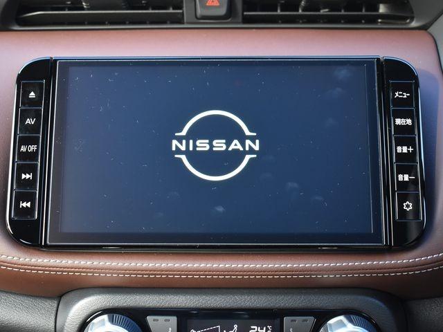 キックス Ｘ　ＦＯＵＲ　ツートーンインテリアエディション　ブラウン内装　４ＷＤ　純正９インチナビＴＶ　アラウンドビューＭ　ドラレコ　プロパイロット　ＥＴＣ　レザーシート　インテリジェントルームミラー　シートヒーター　純正アルミ　ステアリングヒーター　禁煙車（4枚目）