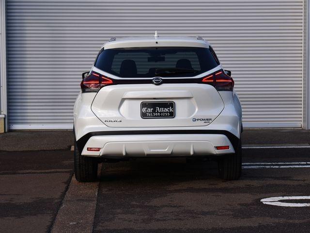 キックス Ｘ　ＦＯＵＲ　ツートーンインテリアエディション　ブラウン内装　４ＷＤ　純正９インチナビＴＶ　アラウンドビューＭ　ドラレコ　プロパイロット　ＥＴＣ　レザーシート　インテリジェントルームミラー　シートヒーター　純正アルミ　ステアリングヒーター　禁煙車（13枚目）