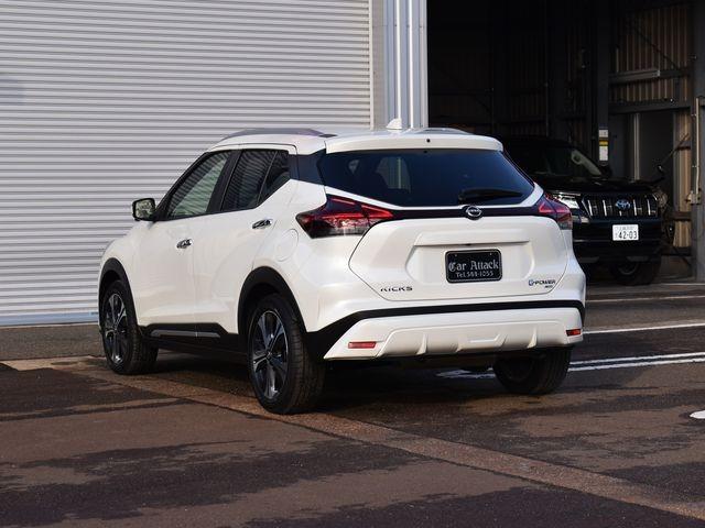 キックス Ｘ　ＦＯＵＲ　ツートーンインテリアエディション　ブラウン内装　４ＷＤ　純正９インチナビＴＶ　アラウンドビューＭ　ドラレコ　プロパイロット　ＥＴＣ　レザーシート　インテリジェントルームミラー　シートヒーター　純正アルミ　ステアリングヒーター　禁煙車（14枚目）