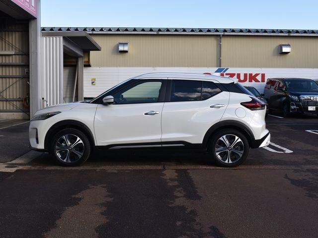 キックス Ｘ　ＦＯＵＲ　ツートーンインテリアエディション　ブラウン内装　４ＷＤ　純正９インチナビＴＶ　アラウンドビューＭ　ドラレコ　プロパイロット　ＥＴＣ　レザーシート　インテリジェントルームミラー　シートヒーター　純正アルミ　ステアリングヒーター　禁煙車（15枚目）