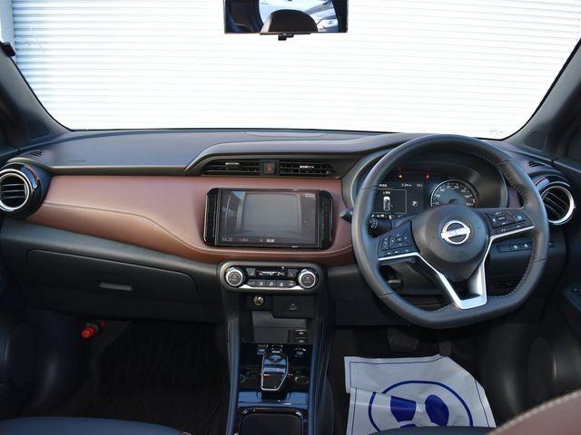 キックス Ｘ　ＦＯＵＲ　ツートーンインテリアエディション　ブラウン内装　４ＷＤ　純正９インチナビＴＶ　アラウンドビューＭ　ドラレコ　プロパイロット　ＥＴＣ　レザーシート　インテリジェントルームミラー　シートヒーター　純正アルミ　ステアリングヒーター　禁煙車（17枚目）