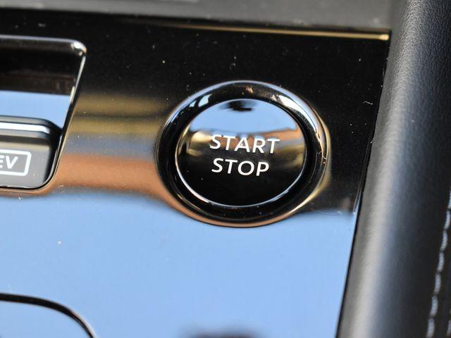 キックス Ｘ　ＦＯＵＲ　ツートーンインテリアエディション　ブラウン内装　４ＷＤ　純正９インチナビＴＶ　アラウンドビューＭ　ドラレコ　プロパイロット　ＥＴＣ　レザーシート　インテリジェントルームミラー　シートヒーター　純正アルミ　ステアリングヒーター　禁煙車（22枚目）