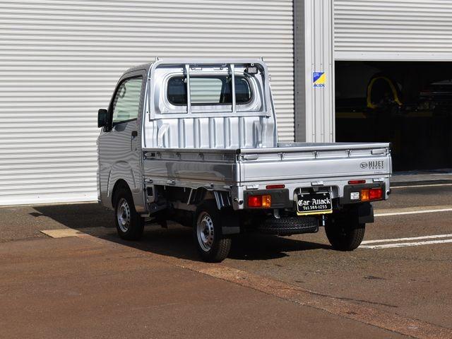 ハイゼットトラック スタンダード 農用スペシャル 4WD 届出済未使用車 5速マニュアル スマートアシスト 4枚リーフスプリング コーナーセンサー LED荷台作業灯 スーパーデフロック Wエアバック エアコン パワステ 純正ラジオ 純正ラバーマット(6枚目)