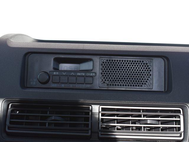 ハイゼットトラック スタンダード 農用スペシャル 4WD 届出済未使用車 5速マニュアル スマートアシスト 4枚リーフスプリング コーナーセンサー LED荷台作業灯 スーパーデフロック Wエアバック エアコン パワステ 純正ラジオ 純正ラバーマット(10枚目)