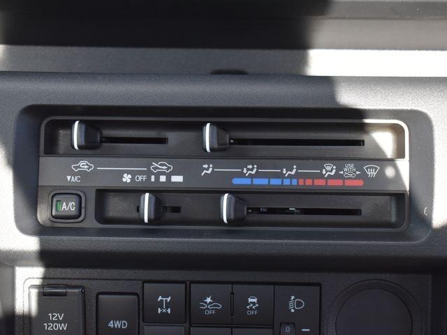 ハイゼットトラック スタンダード 農用スペシャル 4WD 届出済未使用車 5速マニュアル スマートアシスト 4枚リーフスプリング コーナーセンサー LED荷台作業灯 スーパーデフロック Wエアバック エアコン パワステ 純正ラジオ 純正ラバーマット(15枚目)