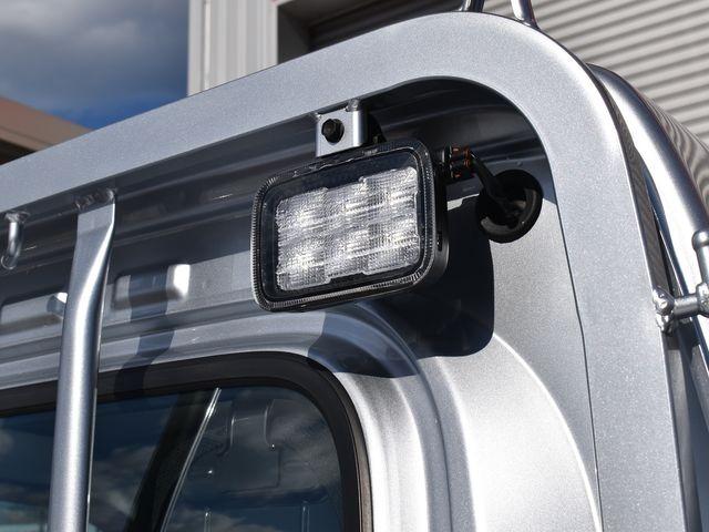 ハイゼットトラック スタンダード 農用スペシャル 4WD 届出済未使用車 5速マニュアル スマートアシスト 4枚リーフスプリング コーナーセンサー LED荷台作業灯 スーパーデフロック Wエアバック エアコン パワステ 純正ラジオ 純正ラバーマット(19枚目)