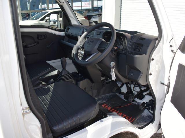 ハイゼットトラック スタンダード 農用スペシャル 4WD 届出済未使用車 5速マニュアル スマートアシスト 4枚リーフスプリング コーナーセンサー LED荷台作業灯 スーパーデフロック Wエアバック エアコン パワステ 純正ラジオ 純正ラバーマット(8枚目)