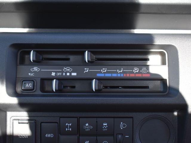 ハイゼットトラック スタンダード 農用スペシャル 4WD 届出済未使用車 5速マニュアル スマートアシスト 4枚リーフスプリング コーナーセンサー LED荷台作業灯 スーパーデフロック Wエアバック エアコン パワステ 純正ラジオ 純正ラバーマット(15枚目)