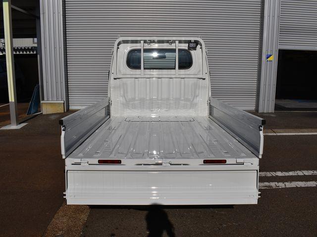 ハイゼットトラック スタンダード 農用スペシャル 4WD 届出済未使用車 5速マニュアル スマートアシスト 4枚リーフスプリング コーナーセンサー LED荷台作業灯 スーパーデフロック Wエアバック エアコン パワステ 純正ラジオ 純正ラバーマット(22枚目)