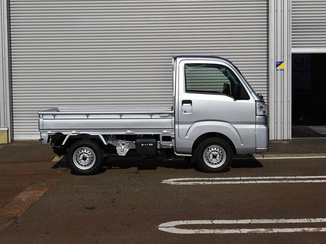 ハイゼットトラック スタンダード 農用スペシャル 4WD 届出済未使用車 CVT 電子制御式4WD スマアシ 4枚リーフスプリング コーナーセンサー LED荷台作業灯 スーパーデフロック Wエアバック エアコン パワステ 純正ラジオ 純正ラバーマット(4枚目)