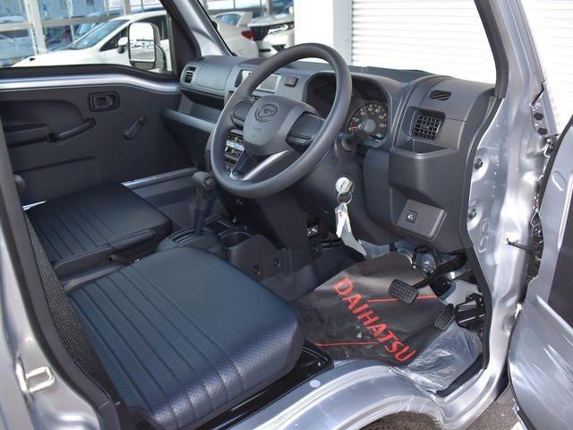 ハイゼットトラック スタンダード 農用スペシャル 4WD 届出済未使用車 CVT 電子制御式4WD スマアシ 4枚リーフスプリング コーナーセンサー LED荷台作業灯 スーパーデフロック Wエアバック エアコン パワステ 純正ラジオ 純正ラバーマット(8枚目)