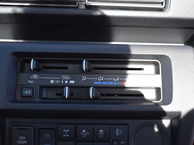 ハイゼットトラック スタンダード 農用スペシャル 4WD 届出済未使用車 CVT 電子制御式4WD スマアシ 4枚リーフスプリング コーナーセンサー LED荷台作業灯 スーパーデフロック Wエアバック エアコン パワステ 純正ラジオ 純正ラバーマット(15枚目)