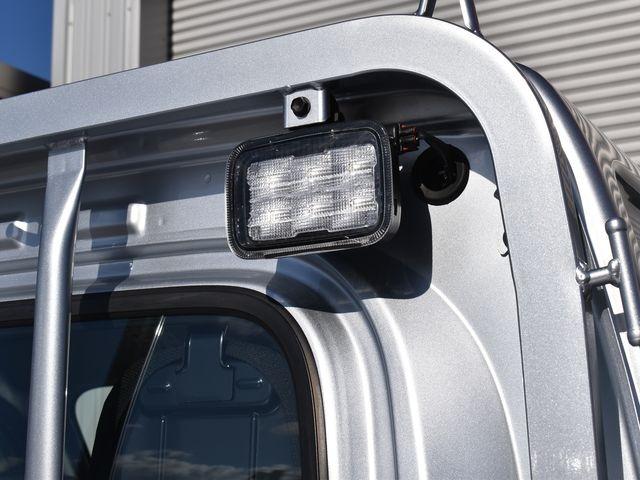 ハイゼットトラック スタンダード 農用スペシャル 4WD 届出済未使用車 CVT 電子制御式4WD スマアシ 4枚リーフスプリング コーナーセンサー LED荷台作業灯 スーパーデフロック Wエアバック エアコン パワステ 純正ラジオ 純正ラバーマット(19枚目)