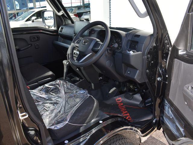ハイゼットトラック ジャンボエクストラ 4WD 届出済未使用車 CVT 9インチスマホ連携ディスプレイオーディオ Bluetooth バックカメラ スマートアシスト カラーパック プッシュスタート LEDライト 電子制御式4WD 純正マット(8枚目)