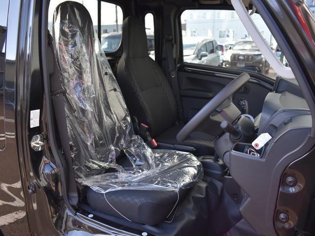 ハイゼットトラック ジャンボエクストラ 4WD 届出済未使用車 CVT 9インチスマホ連携ディスプレイオーディオ Bluetooth バックカメラ スマートアシスト カラーパック プッシュスタート LEDライト 電子制御式4WD 純正マット(30枚目)