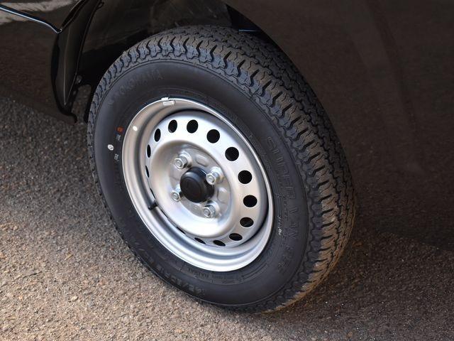 ハイゼットトラック ジャンボエクストラ 4WD 届出済未使用車 CVT 9インチスマホ連携ディスプレイオーディオ Bluetooth バックカメラ スマートアシスト カラーパック プッシュスタート LEDライト 電子制御式4WD 純正マット(32枚目)