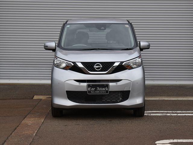 デイズ X 4WD 純正9インチナビTV アラウンドビューモニター エマージェンシーブレーキ プッシュスタート インテリジェントキー 純正アルミホイール ETC シートヒーター オートライト オートエアコン(3枚目)